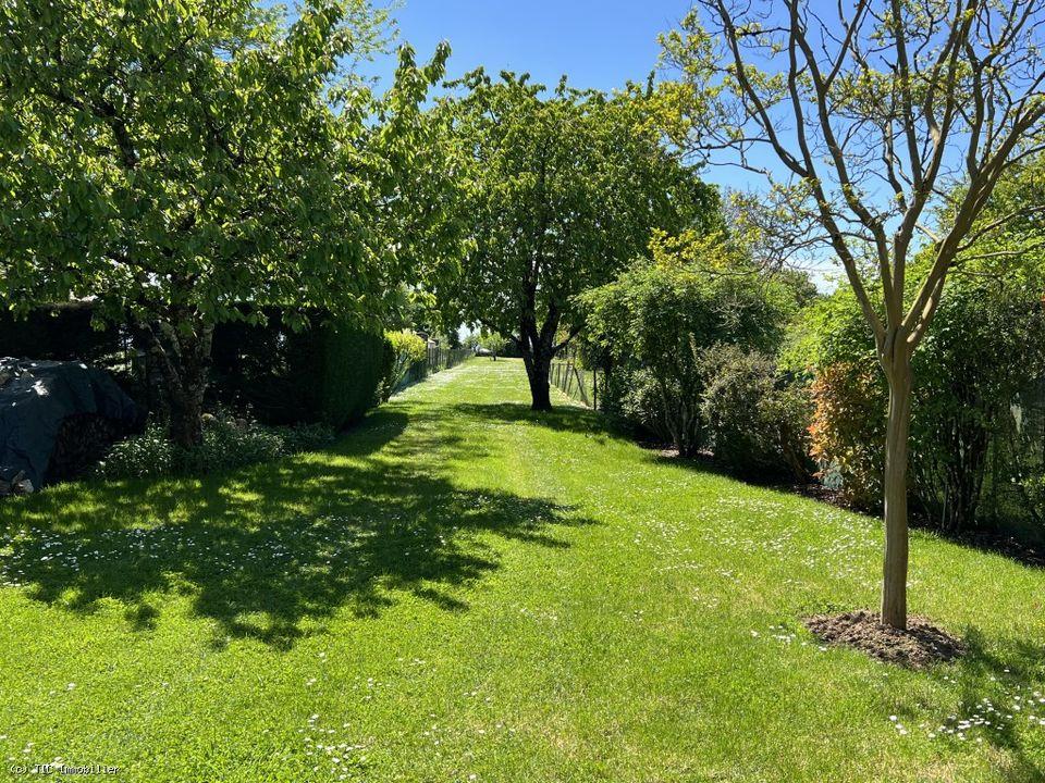 Quiet country house for sale. 2 bedrooms and