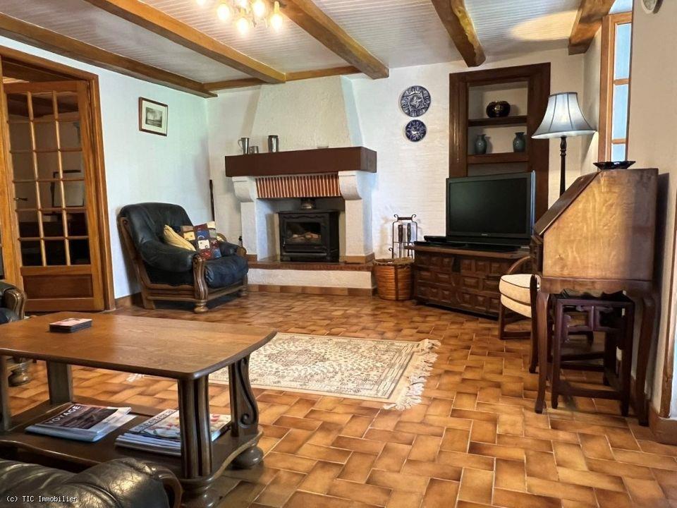 Quiet country house for sale. 2 bedrooms and