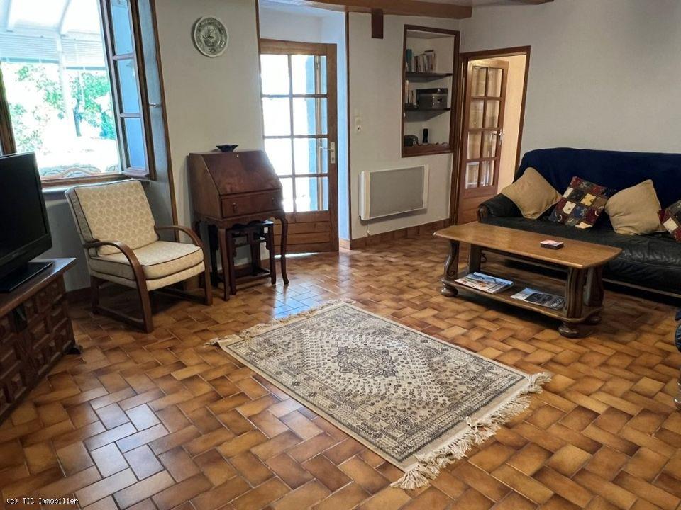 Quiet country house for sale. 2 bedrooms and