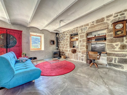 Stone house of 76m² with land of 549m²