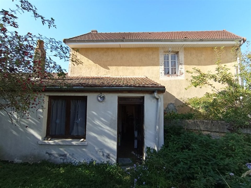 Charming country house, 3 bedrooms, lovely grounds!!