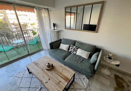 Hervorragende 2-Zimmer-Wohnung 49m2 in der Nähe von Cannes, renoviert, Terrasse und Balkon + Garage