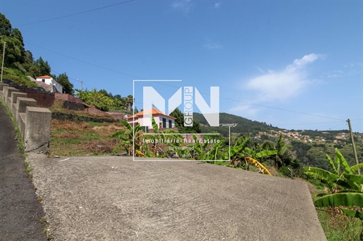 Plot of land with 1257 m2