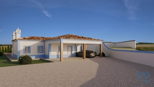 House with 3 Rooms in Leiria with 185,00 m²