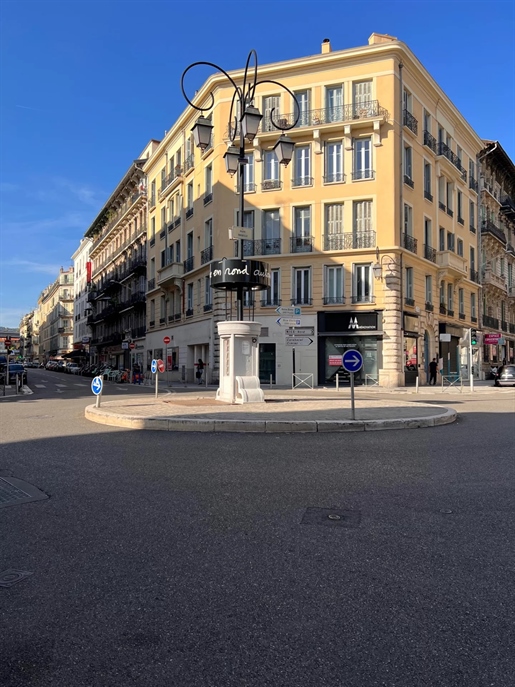 Venta de activos comerciales en Nice Ville