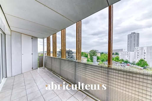 5-room apartment of 98 m2 with balcony for sale in Lyon in the 9th arrondissement