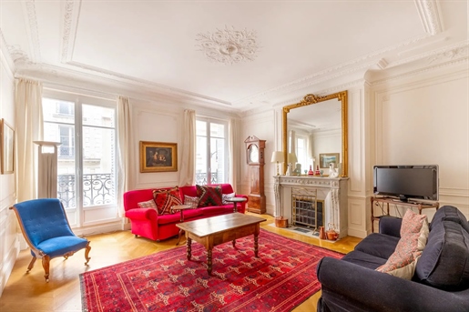 Appartement de charme de 126m2, dans le prestigieux 17ème arrondissement de Paris avec balcon et che