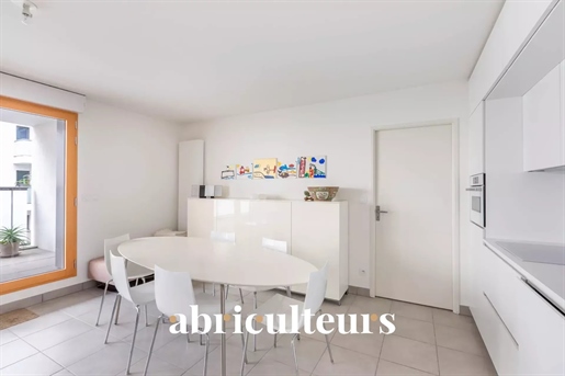 Lyon 8Eme - Apartment - 4 Rooms - 3 Bedrooms - 75 M2 - 399 000 €