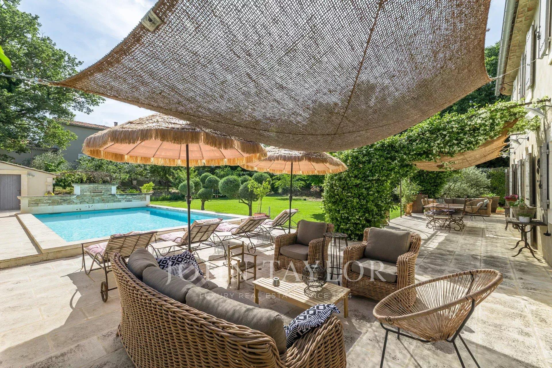 House with Pool for Sale in Ménerbes