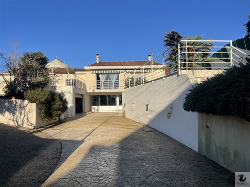 Bergerac: villa excepcional, borde de Dordoña 192 m2, piscina, 3 garajes