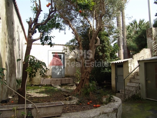 (For Sale) Residential Detached house || Lesvos/Mytilini - 207 Sq.m, 5 Bedrooms, 330.000€