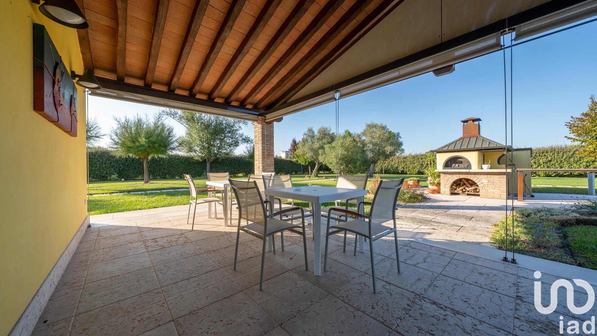 Sale Detached house / Villa 470 m² - 4 bedrooms - Novi di Modena