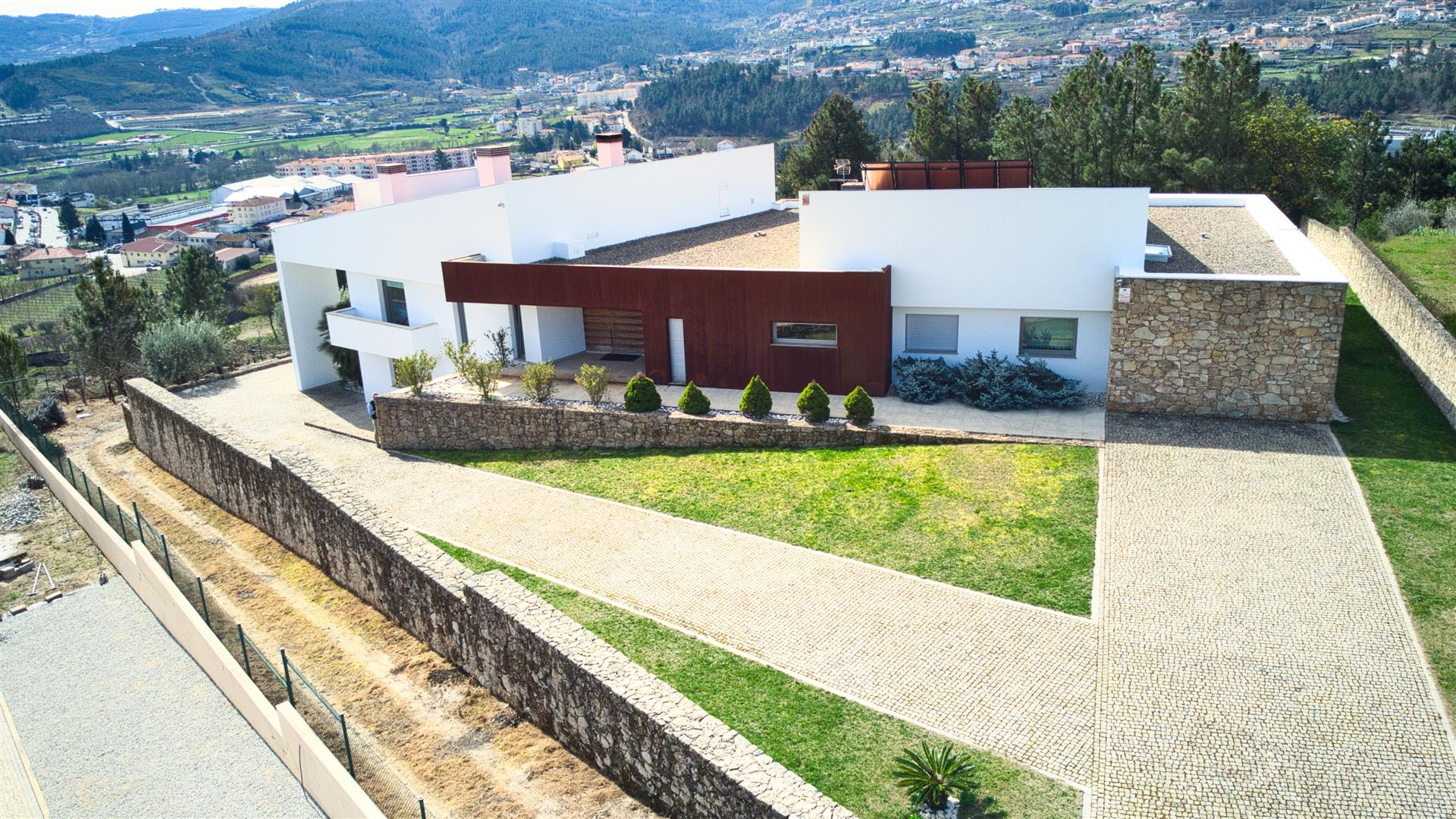 Moderna Moradia de Luxo com 5 Suites no Coração do Douro