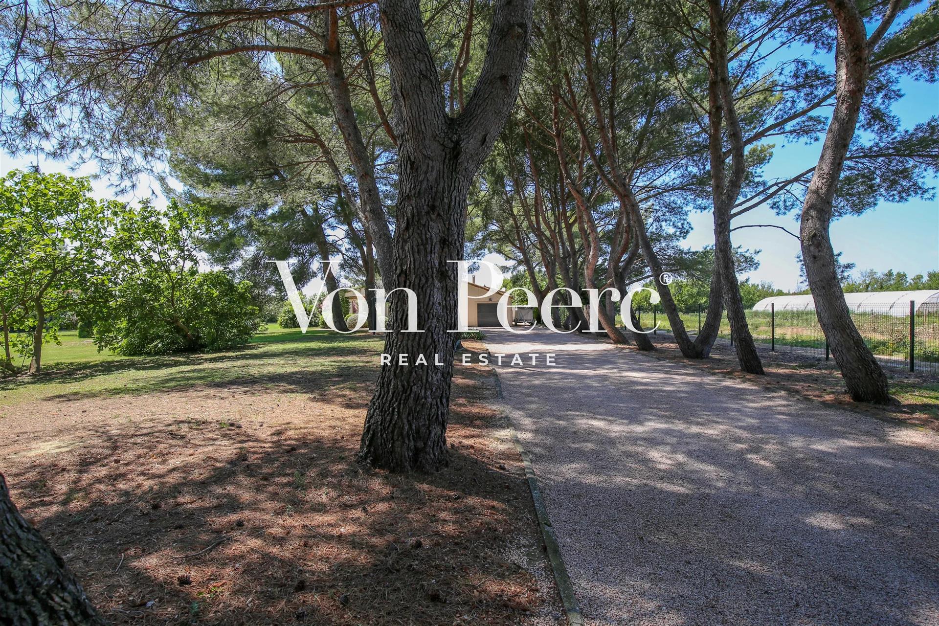 Character Villa with Panoramic Views of the Alpilles, Eyragues