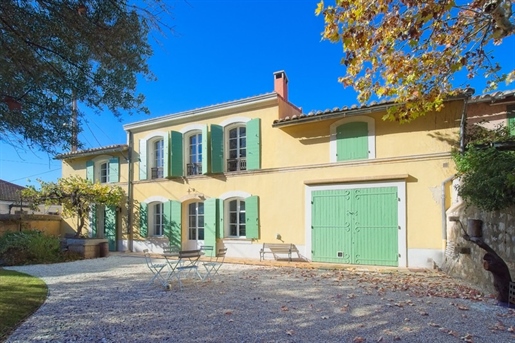 1,647,000 euro - 13012 - Elegant Bastide - Landscape Garden - Swimming Pool - 5 Bedrooms 280M2 Habit