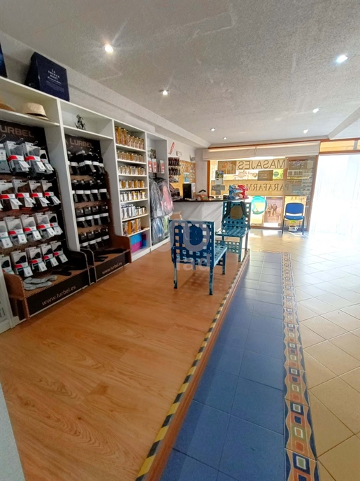 Tienda / local comercial - 136.00 m2