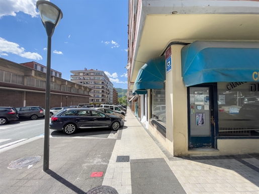 Magasin / local commercial 4 chambres - 66.00 m2