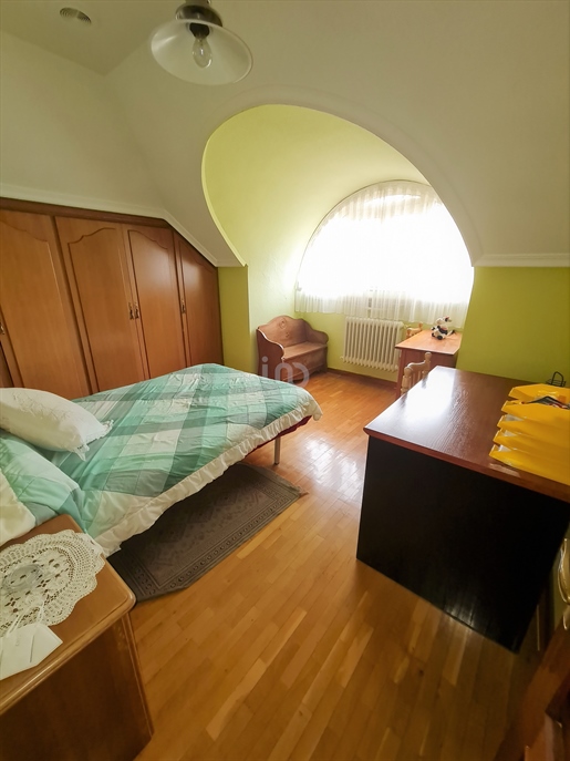 Casa 4 dormitorios - 300.00 m2