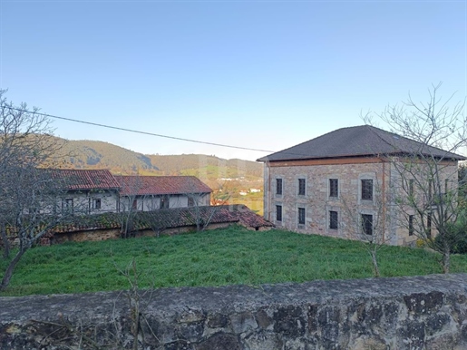 Traditional house 9 bedrooms - 1000.00 m2