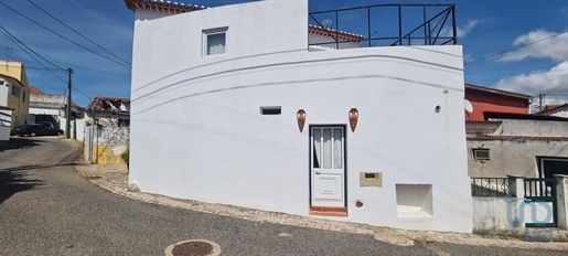 Village house with 2 Rooms in Aldeia Galega da Merceana e Aldeia Gavinha with 103,00 m²