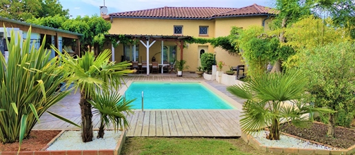 Vrijstaand huis met zwembad zeer goed gelegen op 1500m² tuin