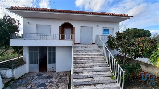 Home / Villa with 3 Rooms in Santarém with 242,00 m²