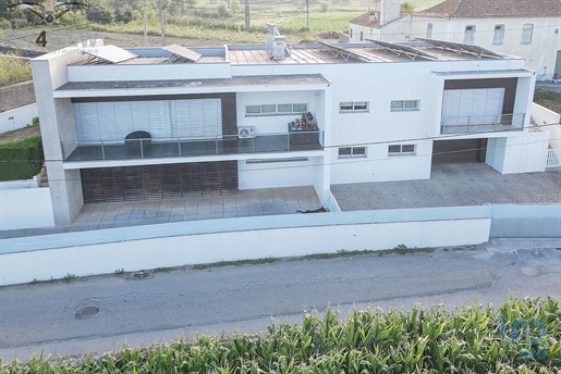 House with 3 Rooms in Aveiro with 210,00 m²
