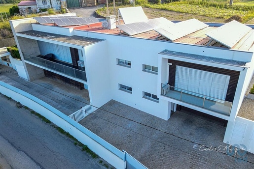 Huis in Aveiro met 210,00 m²