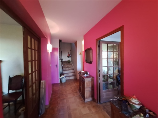 In Bollène house of 156m2 near the historic site with four bedrooms in a green setting, on the