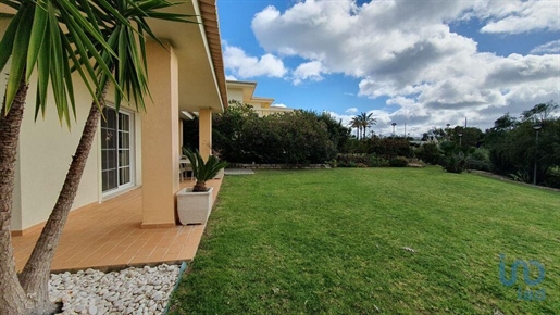 Home / Villa with 3 Rooms in Faro with 175,00 m²