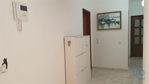 Apartment with 2 Rooms in Faro with 102,00 m²