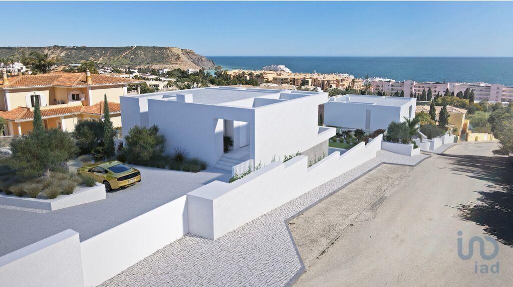 Home / Villa with 3 Rooms in Luz with 205,00 m²