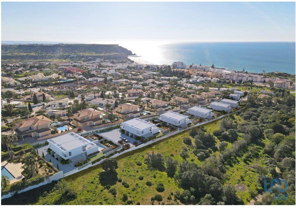 Home / Villa with 3 Rooms in Luz with 205,00 m²