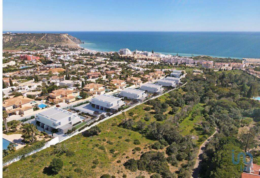 Home / Villa with 3 Rooms in Luz with 205,00 m²