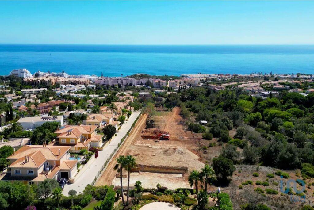Home / Villa with 3 Rooms in Luz with 205,00 m²