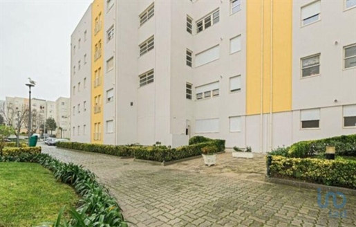 Appartement T2 à Porto de 84,00 m²