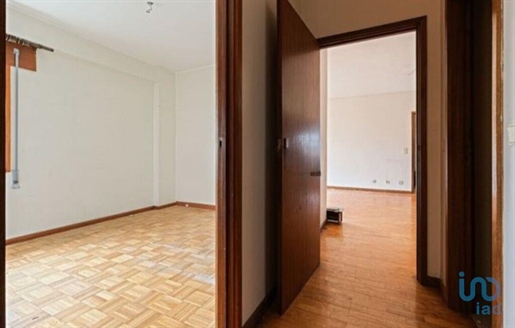 Appartement T2 à Porto de 84,00 m²