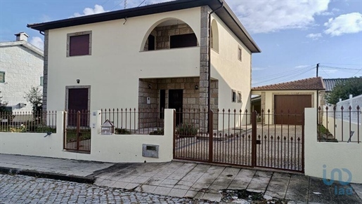 Traditional house with 3 Rooms in Porto with 205,00 m²