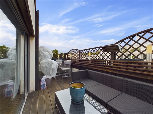 Neuilly, crossing apartment on the top floor with terraces