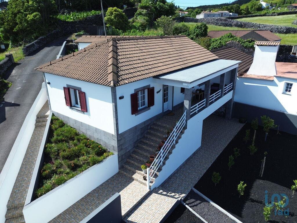 Home / Villa with 3 Rooms in Piedade with 149,00 m²