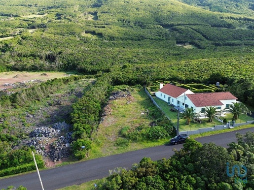Terrain à Açores de 1492,00 m²