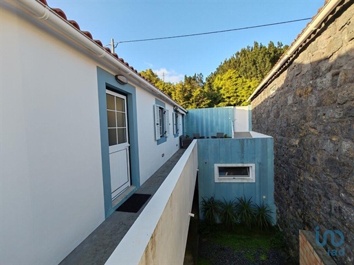 Home / Villa with 3 Rooms in Açores with 221,00 m²