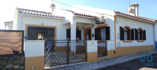 House with 2 Rooms in Beja with 102,00 m²