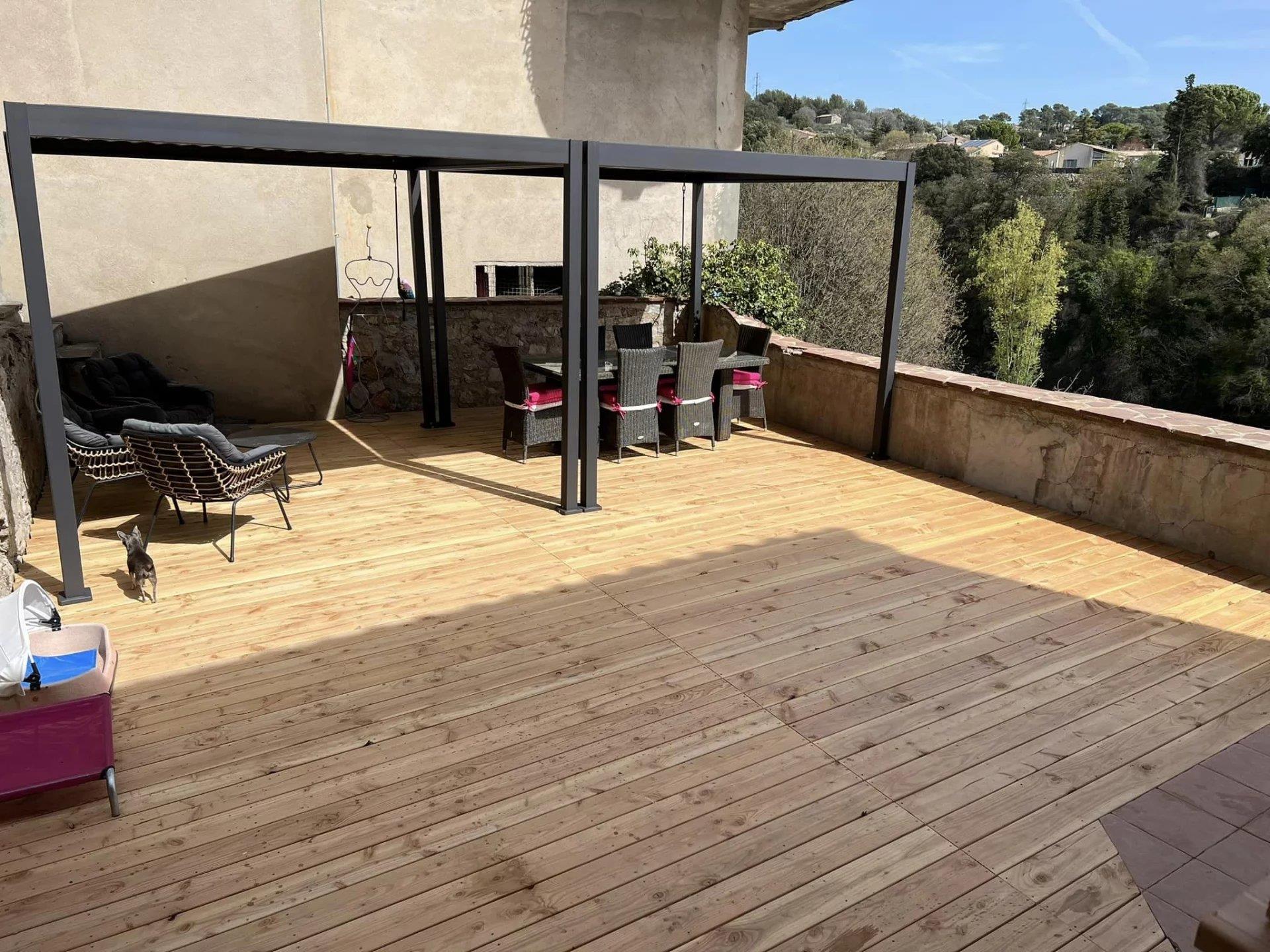 Property 273 M² - 15500 M² Of Land - Trans En Provence (Var)
