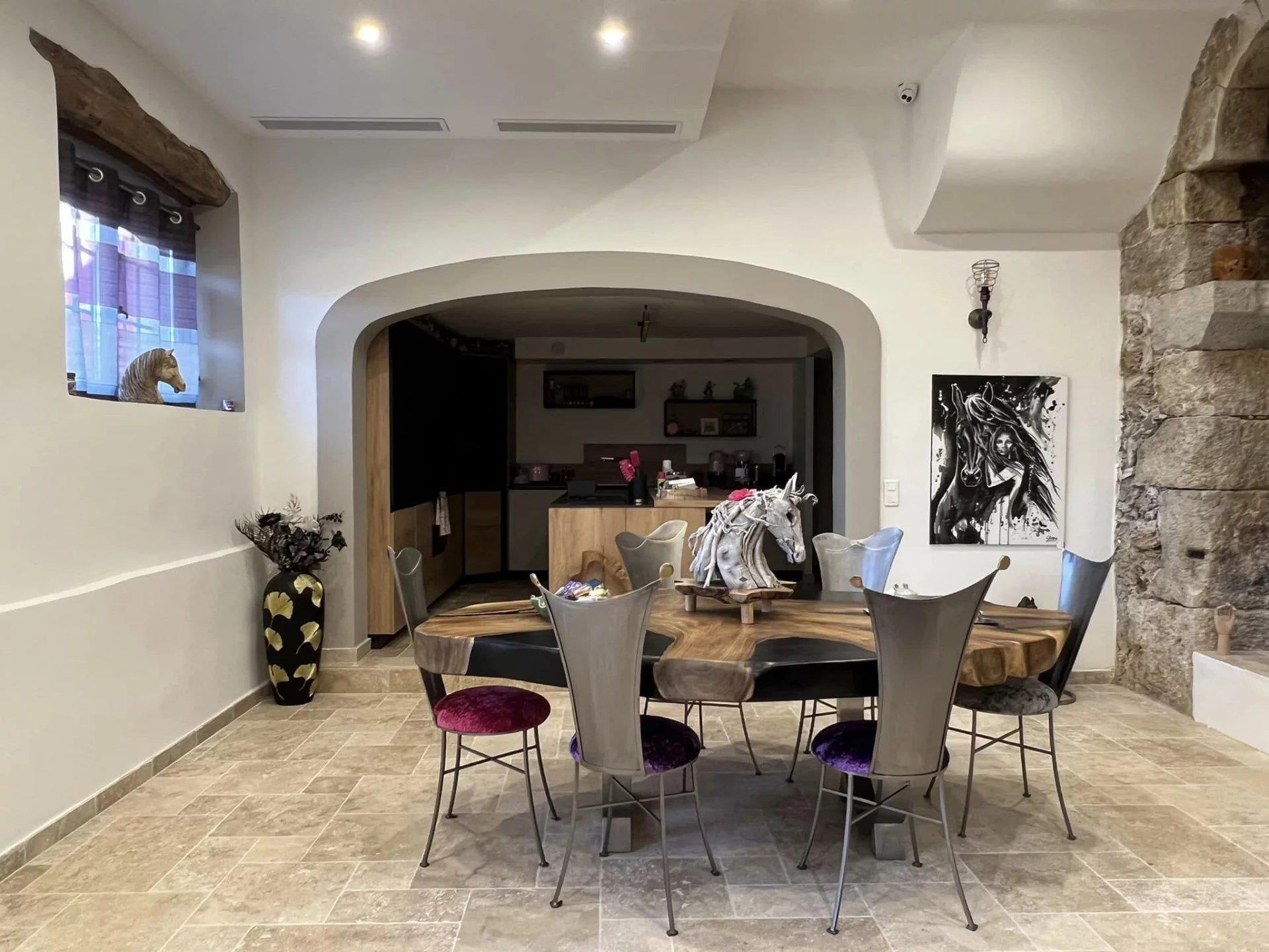 Property 273 M² - 15500 M² Of Land - Trans En Provence (Var)