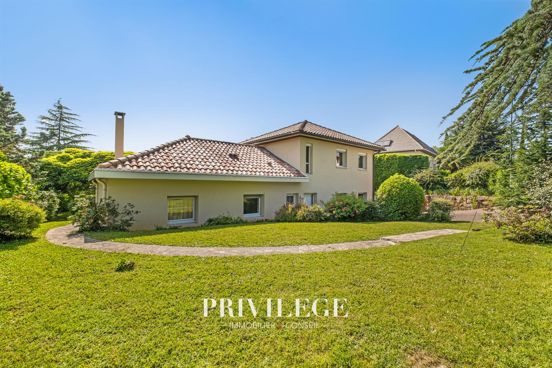 Saint Didier au Mont d'Or- Maison familale de 200 m2 dans un domaine sécurisé au calme .