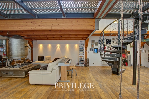 Pere Lachaise/Gambetta- Loft de 153 m2 habitables au calme , avec terrasse.