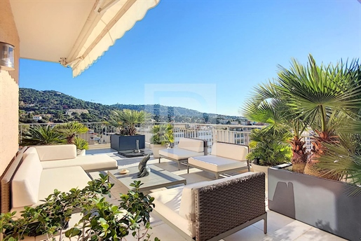 Am Stadtrand von Cannes - Villa/Dach mit Komfort und Volumen