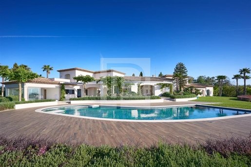 Prestigious villa with panoramic view of the bay of Cannes