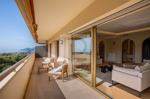 Perfect gerenoveerd appartement met prachtig uitzicht op zee en de heuvels